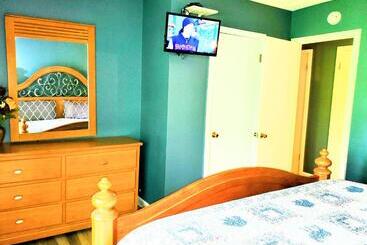 Hillbilly Hilton Pet Friendly Sleeps 4 Free Tickets Mountain View