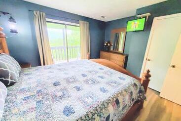 Hillbilly Hilton Pet Friendly Sleeps 4 Free Tickets Mountain View