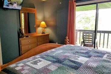 Hillbilly Hilton Pet Friendly Sleeps 4 Free Tickets Mountain View