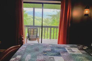 Hillbilly Hilton Pet Friendly Sleeps 4 Free Tickets Mountain View