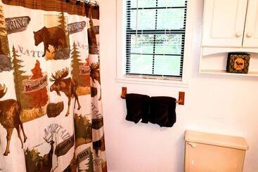 Hillbilly Hilton Pet Friendly Sleeps 4 Free Tickets Mountain View