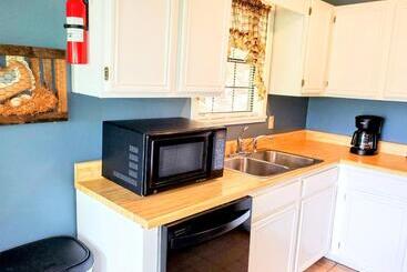 Hillbilly Hilton Pet Friendly Sleeps 4 Free Tickets Mountain View