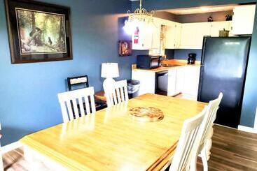 Hillbilly Hilton Pet Friendly Sleeps 4 Free Tickets Mountain View