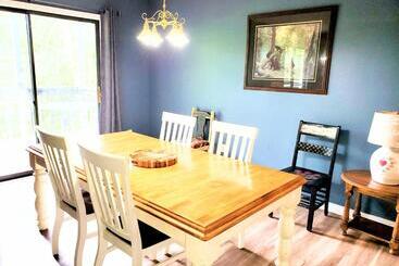 Hillbilly Hilton Pet Friendly Sleeps 4 Free Tickets Mountain View