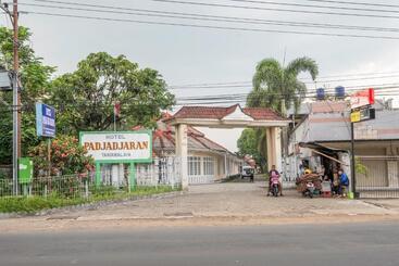 Reddoorz At Hotel Padjajaran Tasikmalaya