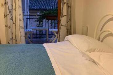 پانسیون B&b La Camelia