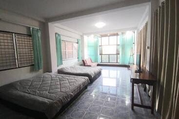 펜션 บ้านพรศรี Homestay