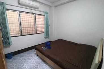 펜션 บ้านพรศรี Homestay