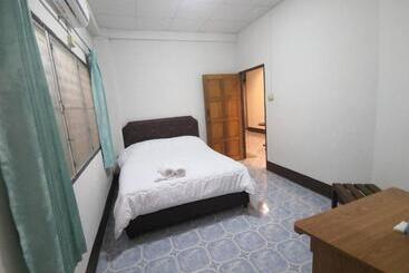 펜션 บ้านพรศรี Homestay
