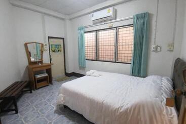 펜션 บ้านพรศรี Homestay