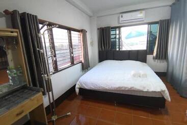 펜션 บ้านพรศรี Homestay