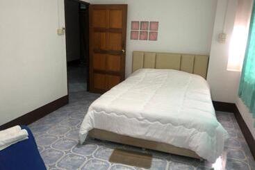 펜션 บ้านพรศรี Homestay