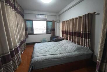 펜션 บ้านพรศรี Homestay