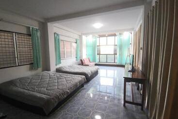 펜션 บ้านพรศรี Homestay
