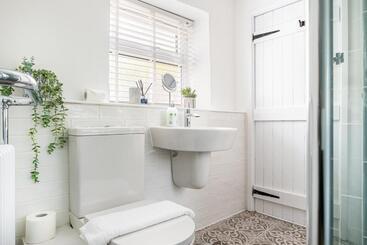 Windsor Cottage Bolthole In The Heart Of Cn!