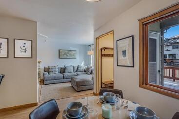 1038 Modern Townhome Close To The Slopes
