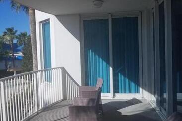1215 A Slice Of Heaven   Destin! Pool View!