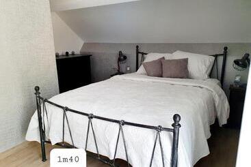 تختخواب و صبحانه Les étangs Du Thioux Guest House