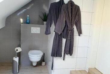 تختخواب و صبحانه Les étangs Du Thioux Guest House