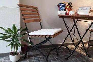 Motel Q Das Kleine Stadt