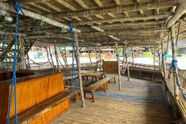 پانسیون Bamboo Nest Beachfront