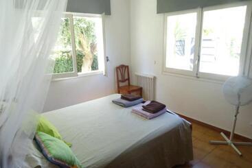 Villa With Garden Next To The Beach