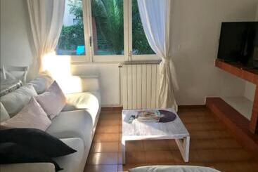 Villa With Garden Next To The Beach
