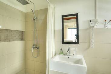 تختخواب و صبحانه Auberge Seafever