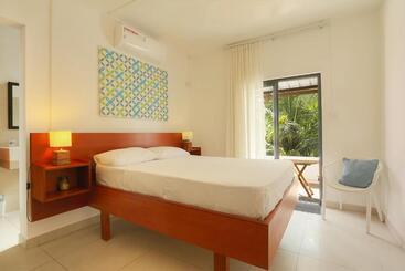 تختخواب و صبحانه Auberge Seafever