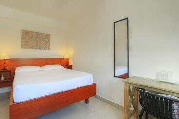 تختخواب و صبحانه Auberge Seafever