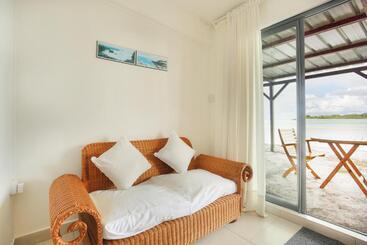 تختخواب و صبحانه Auberge Seafever