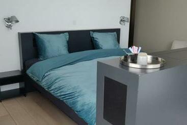 تختخواب و صبحانه Bed & Wellness Boxtel, Luxe Kamer Met Airco En Eigen Badkamer, Ligbad