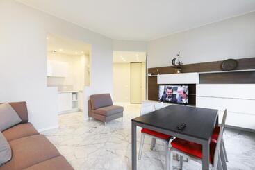تختخواب و صبحانه Duomo Luxury Apartment
