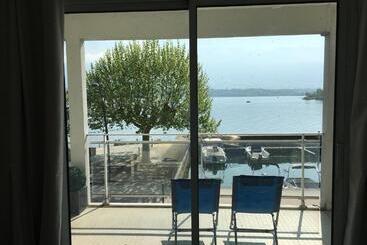 Depaysement Au Bord Du Lac