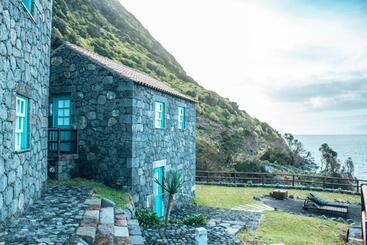 هتل Abrigo Da Cascata   Casas De Campo   São Jorge