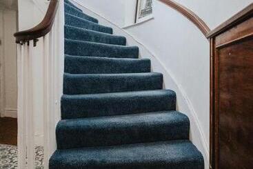 Rodney Street Townhouse & Apartments, Central & Stylish
