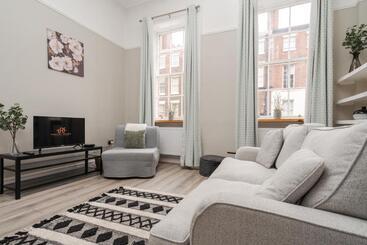 Rodney Street Townhouse & Apartments, Central & Stylish