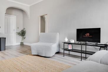 Rodney Street Townhouse & Apartments, Central & Stylish