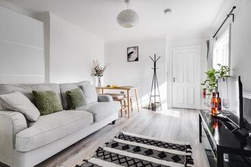 Rodney Street Townhouse & Apartments, Central & Stylish