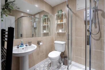 Rodney Street Townhouse & Apartments, Central & Stylish