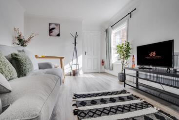 Rodney Street Townhouse & Apartments, Central & Stylish