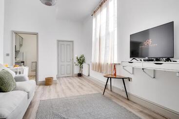 Rodney Street Townhouse & Apartments, Central & Stylish