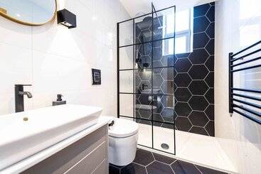 The Luxury Penthouse By Sasco Apartments