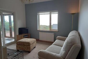 Two Bed Bungalow With Sunroom And Stunning Views