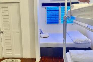 Zleepinezz Hostel