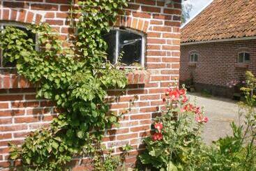 צימר Pipowagen Lidewei Groningen Westerwolde Unieke Ligging Met Eigen Tuin En Vrij Uitzicht Over Veld Naa
