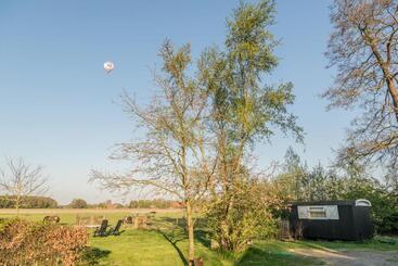 צימר Pipowagen Lidewei Groningen Westerwolde Unieke Ligging Met Eigen Tuin En Vrij Uitzicht Over Veld Naa