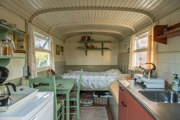 צימר Pipowagen Lidewei Groningen Westerwolde Unieke Ligging Met Eigen Tuin En Vrij Uitzicht Over Veld Naa