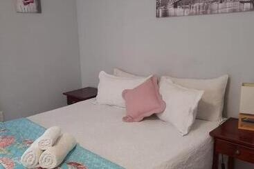 تختخواب و صبحانه Platberg Self Catering