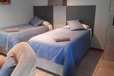 تختخواب و صبحانه Platberg Self Catering